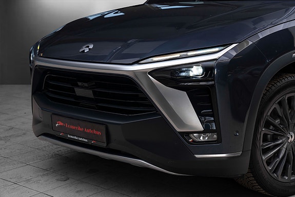 NIO ES8 2 of 25