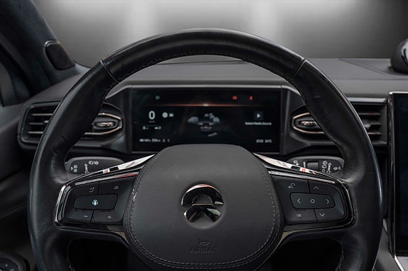 NIO ES8 19 of 25