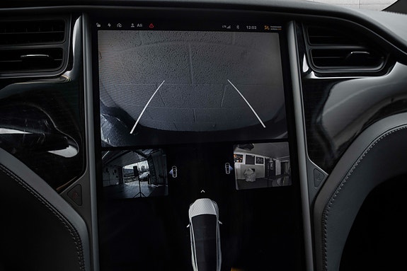 Tesla Model X 13 of 28