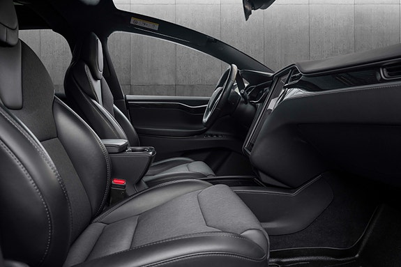 Tesla Model X 26 of 28