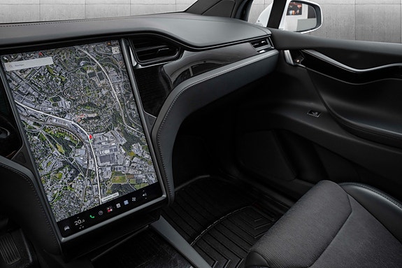 Tesla Model X 11 of 28