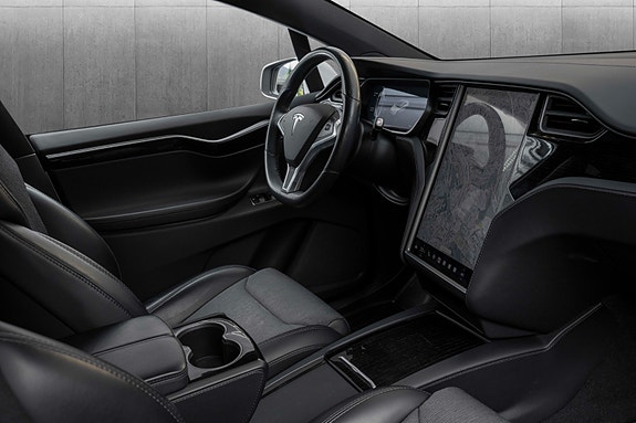Tesla Model X 28 of 28
