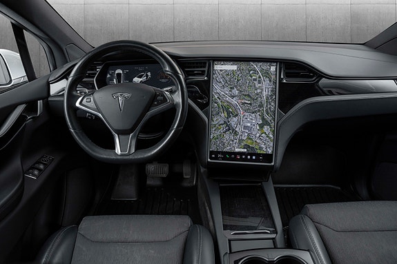 Tesla Model X 25 of 28