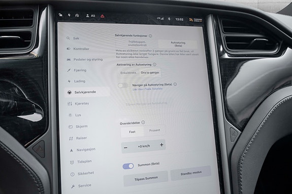 Tesla Model X 16 of 28