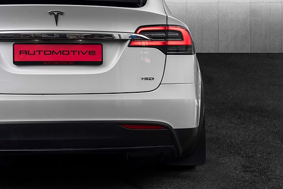 Tesla Model X 8 of 28