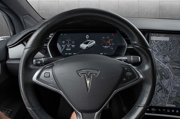 Tesla Model X 10 of 28