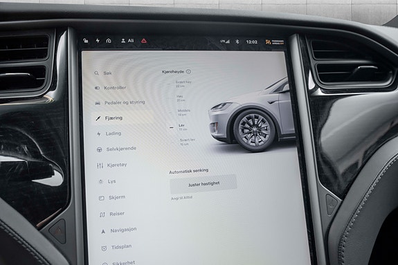 Tesla Model X 15 of 28