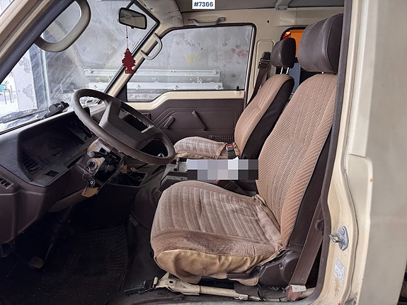 Toyota HiAce 3 of 5