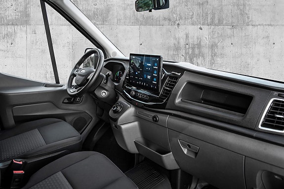 Ford E-Transit 425 L3 Van 24 of 25