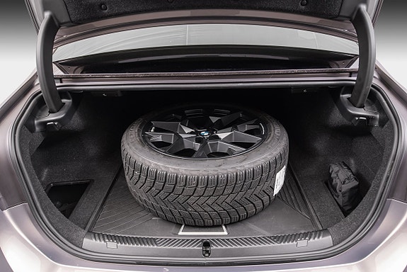 BMW i5 27 of 30