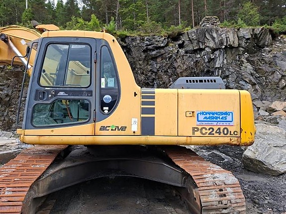 Komatsu PC240LC-6K 2 of 5