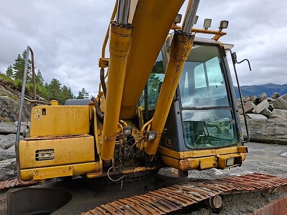 Komatsu PC240LC-6K 3 of 5