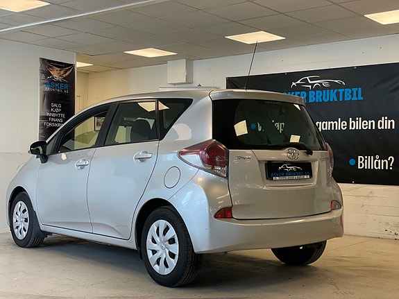 Toyota Verso-S 10 of 30