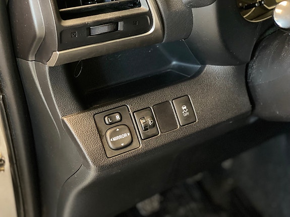 Toyota Verso-S 20 of 30