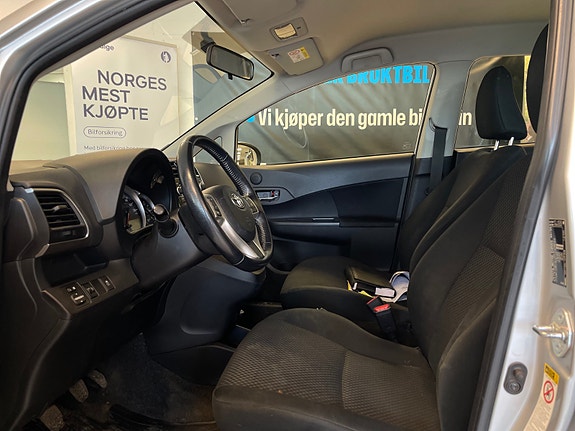 Toyota Verso-S 22 of 30