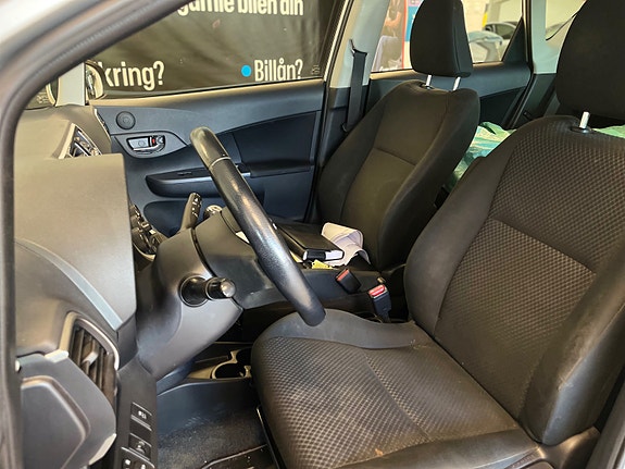 Toyota Verso-S 23 of 30