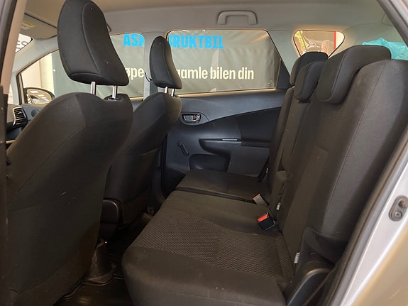 Toyota Verso-S 24 of 30