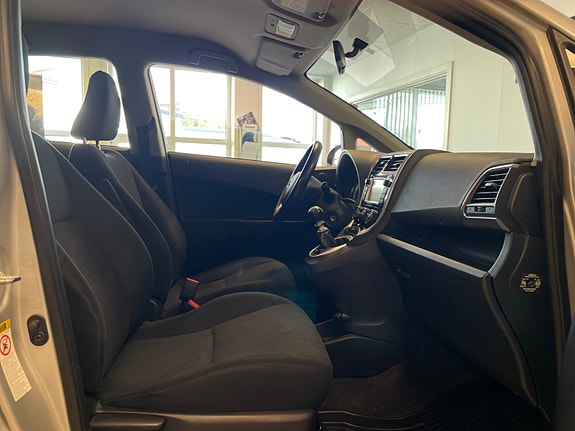 Toyota Verso-S 29 of 30