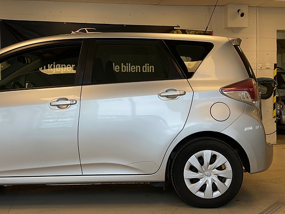 Toyota Verso-S 18 of 30