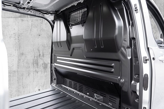 Ford E-Transit Custom 320L 18 of 25