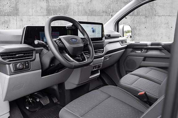Ford E-Transit Custom 320L 13 of 25