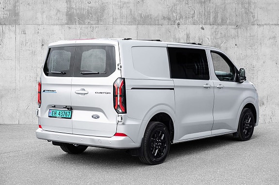 Ford E-Transit Custom 320L 7 of 25
