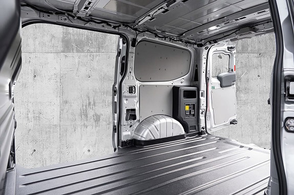 Ford E-Transit Custom 320L 21 of 25