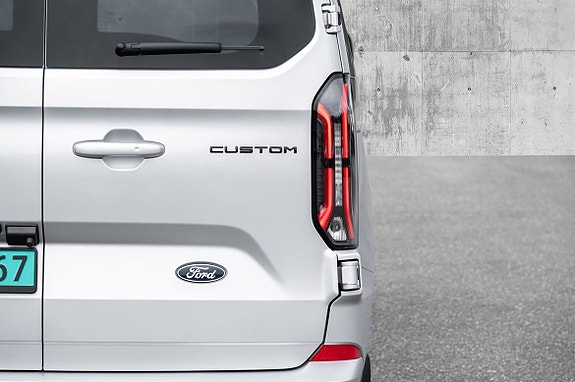 Ford E-Transit Custom 320L 4 of 5