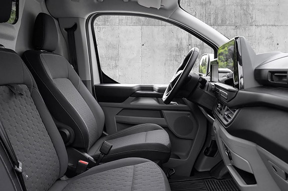 Ford E-Transit Custom 320L 23 of 25