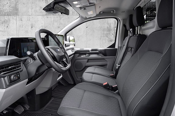 Ford E-Transit Custom 320L 10 of 25