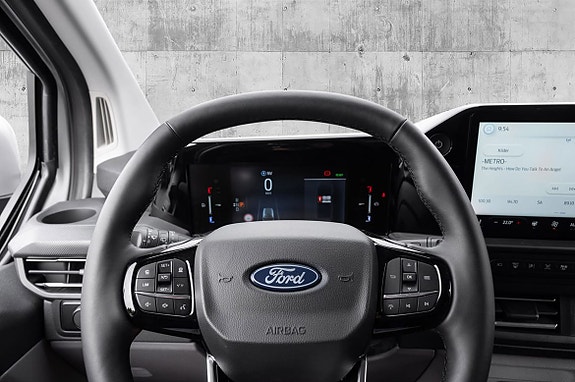 Ford E-Transit Custom 320L 14 of 25