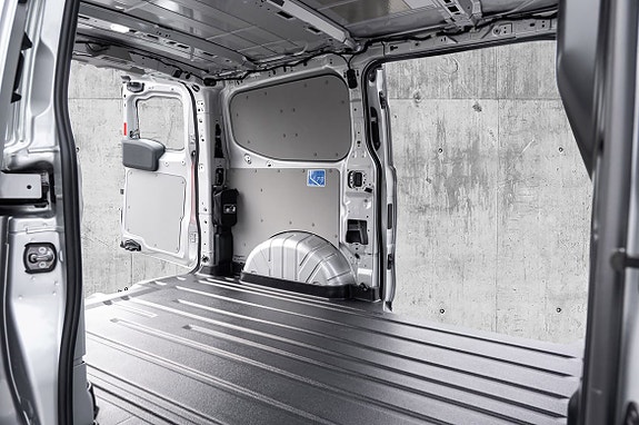 Ford E-Transit Custom 320L 17 of 25