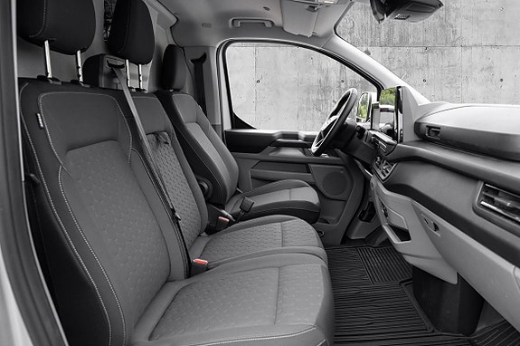 Ford E-Transit Custom 320L 22 of 25