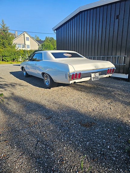 Chevrolet Impala 3 of 5