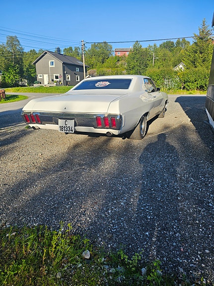 Chevrolet Impala 4 of 5