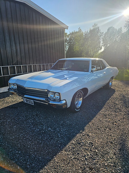 Chevrolet Impala 2 of 5
