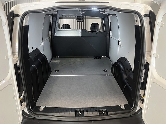 Volkswagen Caddy Maxi 10 of 22