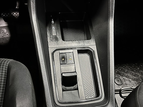 Volkswagen Caddy Maxi 17 of 22