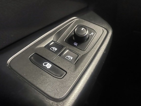 Volkswagen Caddy Maxi 16 of 23