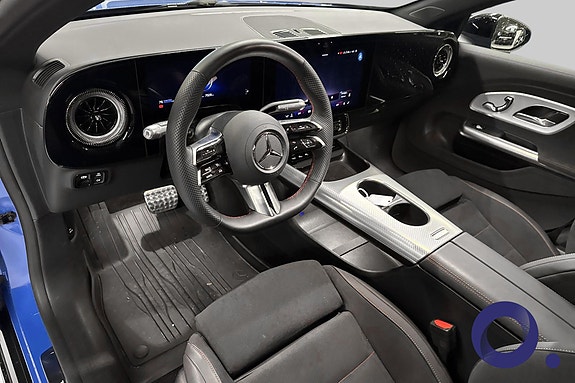 Mercedes-Benz CLA350 11 of 18