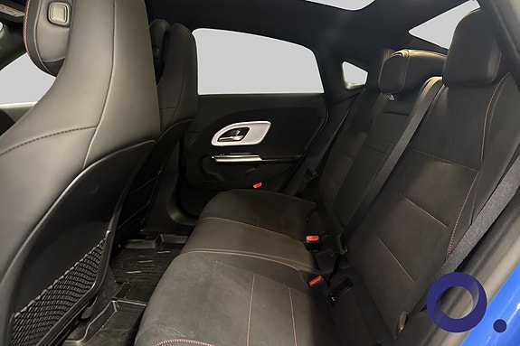 Mercedes-Benz CLA350 13 of 18