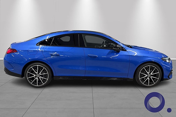 Mercedes-Benz CLA350 4 of 18