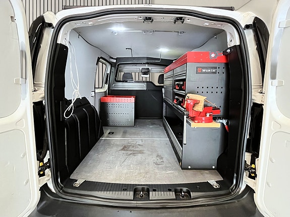 Volkswagen Caddy Maxi 11 of 23