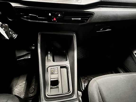 Volkswagen Caddy Maxi 18 of 23