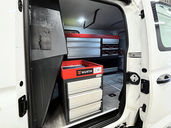 Volkswagen Caddy Maxi 12 of 23