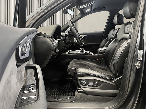 Audi Q7 10 of 27