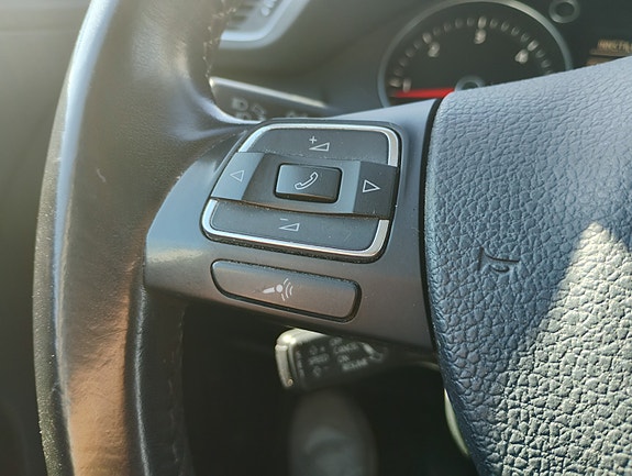 Volkswagen Passat 16 of 19