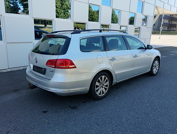 Volkswagen Passat 4 of 19