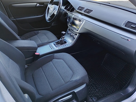 Volkswagen Passat 14 of 19