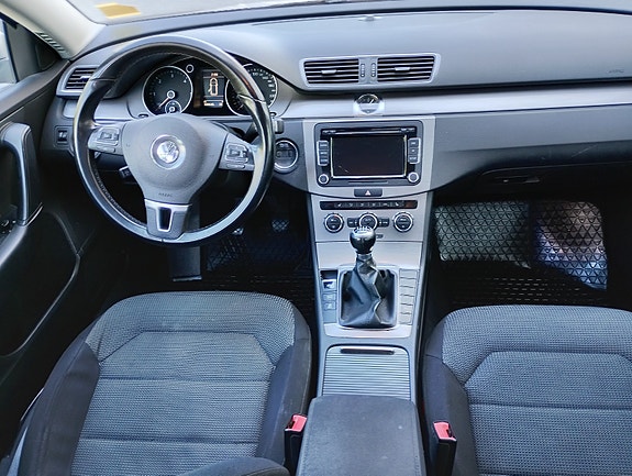 Volkswagen Passat 13 of 19